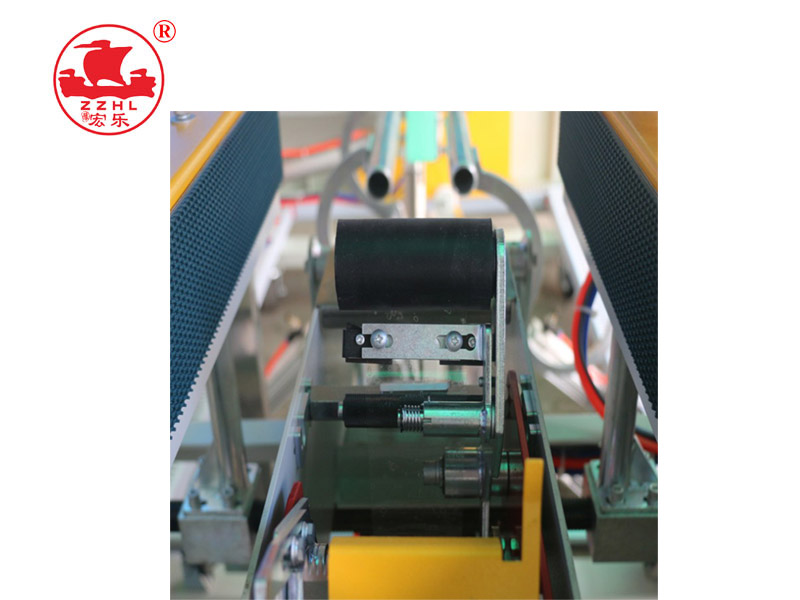 small-carton-box-packing-sealing