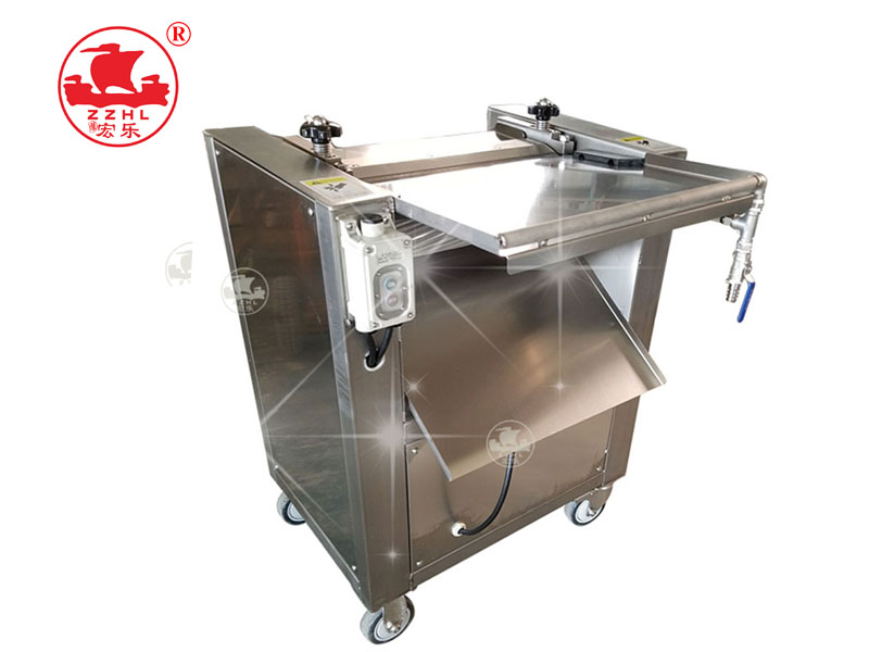 This fish skinning machine can be used for many kinds of fish such as  squid, salmon, plaice, snapper, catfish and so on.