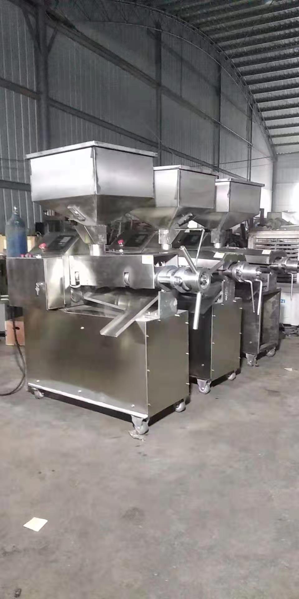 Rapeseed oil extraction machine