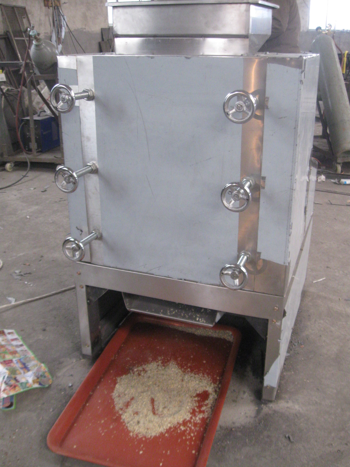 cashew nut cutting machine