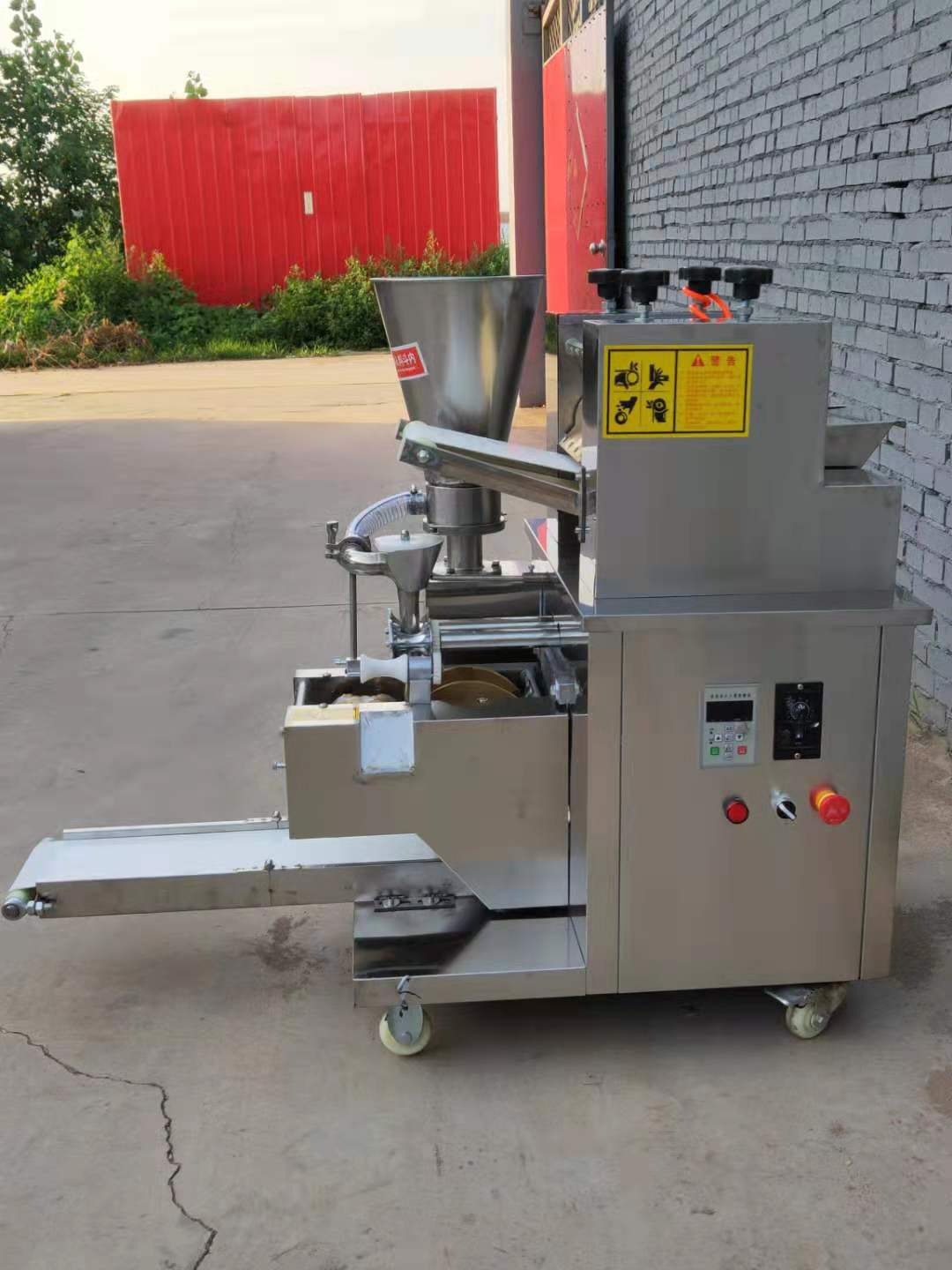 Dumpling making machine