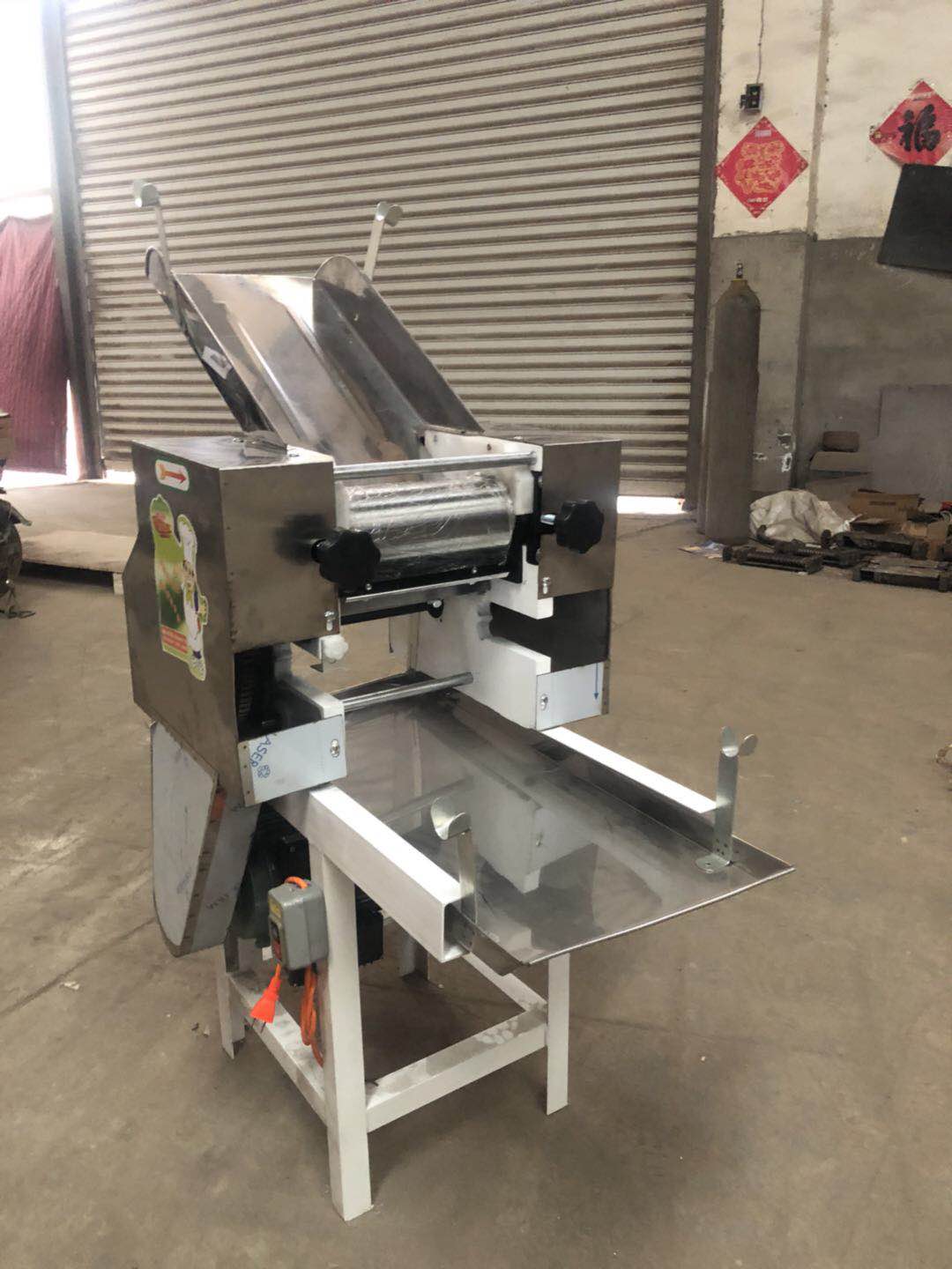 Noodle making machine